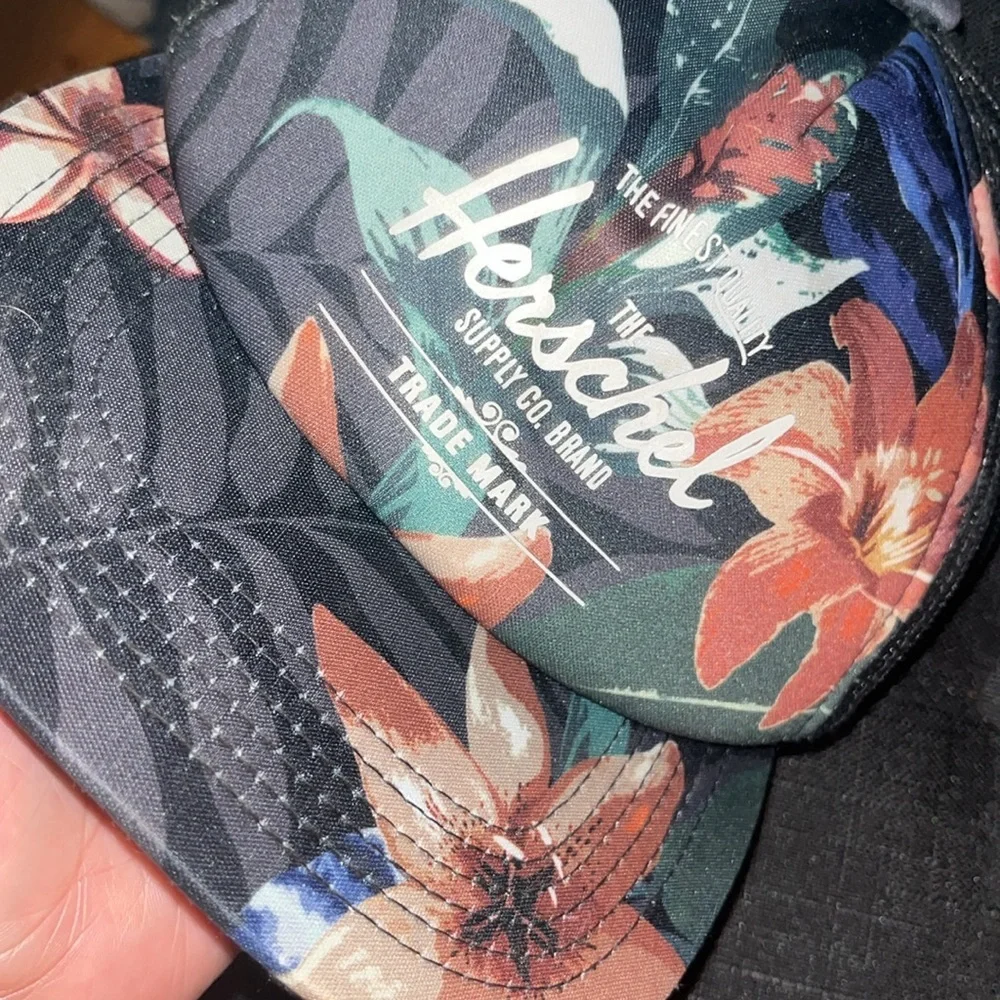 Floppy kids snap back tropical print Hershel hat see pics.